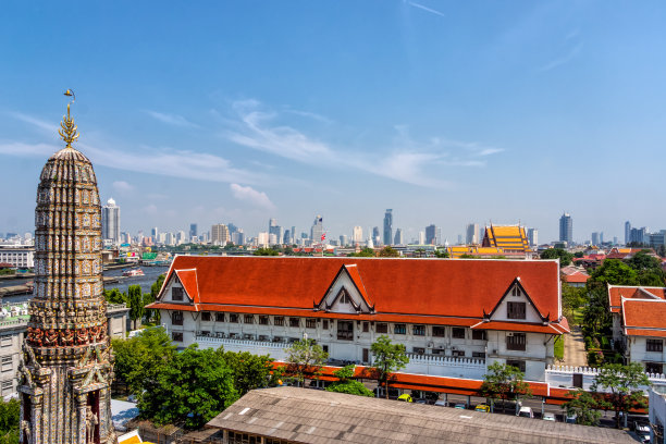 Wat Arun寺塔和曼谷的天际线图片下载