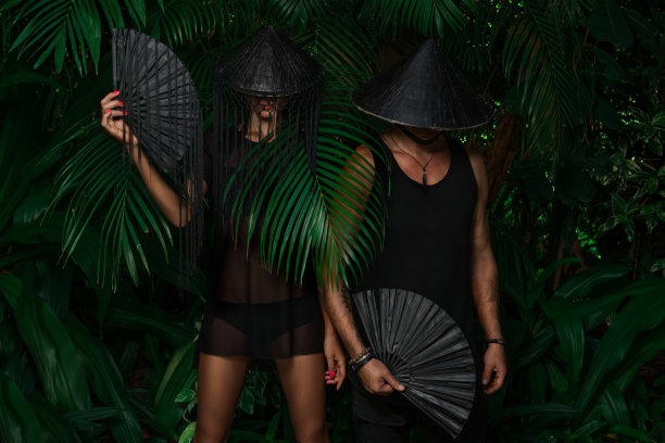 时尚情侣户外图片下载