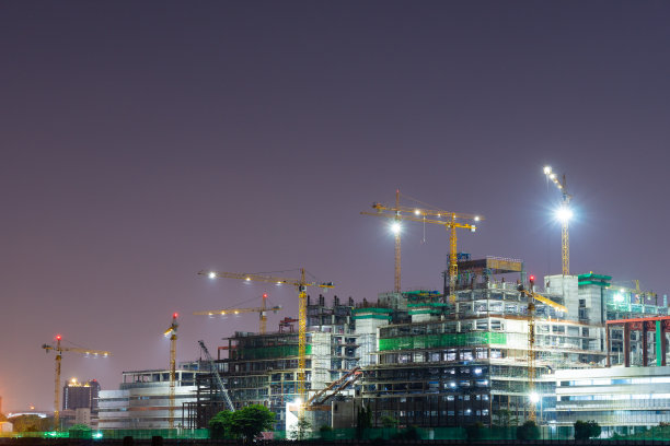 建筑上的起重机图片下载