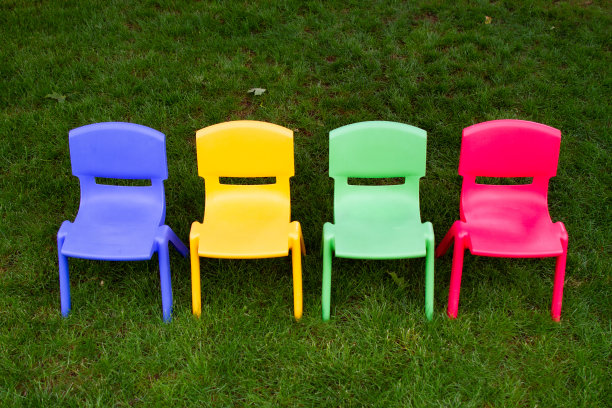 一套彩色椅子图片下载