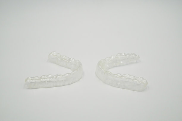 固位体，是矫正牙齿的设备图片下载