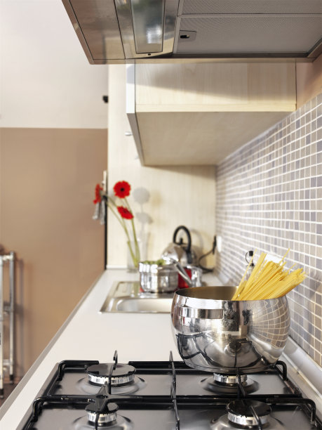 用平底锅煮意大利面图片下载