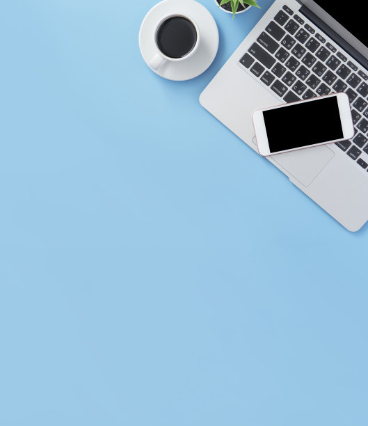 经营理念，在工作时间放松，喝咖啡，在干净的浅蓝色办公桌上休息，复印空间，平躺，俯视图，模型图片下载