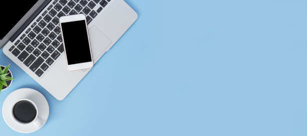经营理念，在工作时间放松，喝咖啡，在干净的浅蓝色办公桌上休息，复印空间，平躺，俯视图，模型图片下载