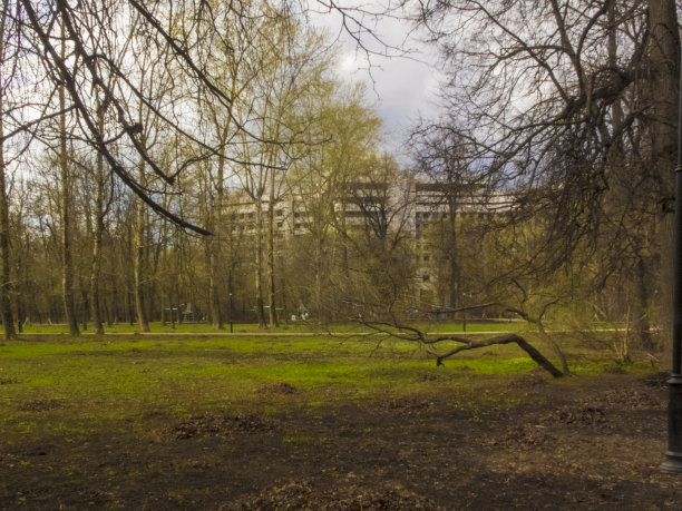 废弃的巨大的建筑图片下载