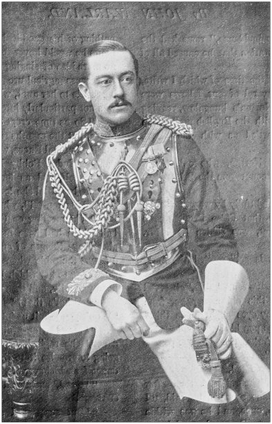 古色古香黑白照片:男子正式写真图片下载