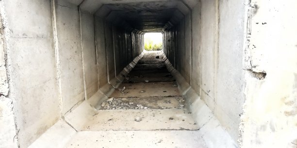 桥下隧道图片下载