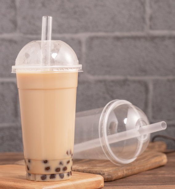 一次性外卖概念：台湾流行饮品珍珠奶茶图片下载