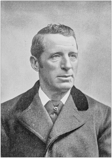 古色古香黑白照片:男子正式写真图片下载