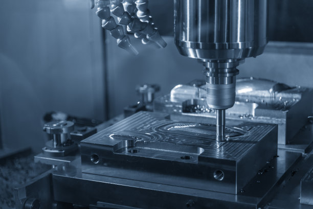 数控铣床采用可转位刀具对注塑模具零件进行粗切削。图片下载