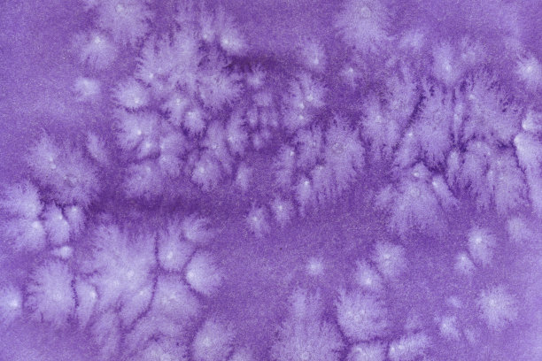 深紫色的背景，类似于无底的夜空或空旷空间的辉光与它的壮丽和惊人的恒星星系图片下载