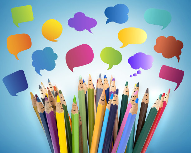 演讲泡沫。人群说话。彩色铅笔，人们微笑的笑脸。对话组的人。一群人在聊天。社会网络通信。不同的人和不同的文化图片下载