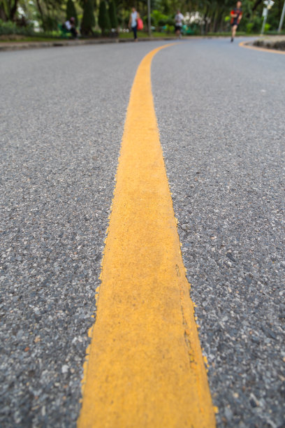 公园黄线的特写图片下载