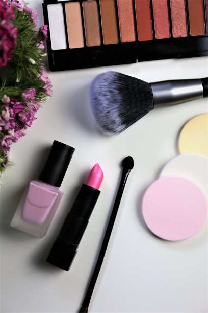 化妆刷和眼影图片下载