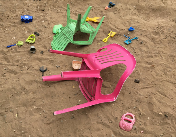 凌乱的沙箱图片下载