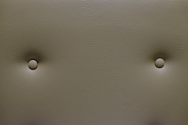 灰色皮革沙发按钮图案和纹理背景图片下载