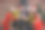 朋友喝着香槟，一起庆祝新年图片下载