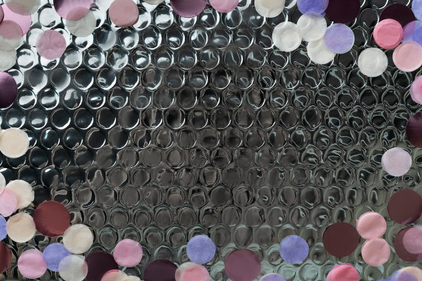 框架上的五彩纸屑闪亮的箔背景。节日的背景。图片下载