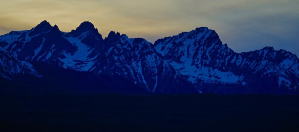 锯齿山脉《暮光之城》图片下载
