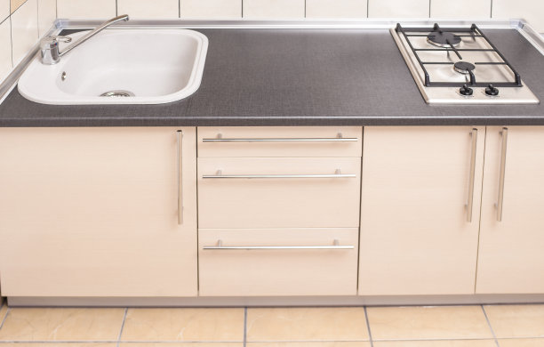 家庭厨房内部在最小装修风格。水平图像组成图片下载