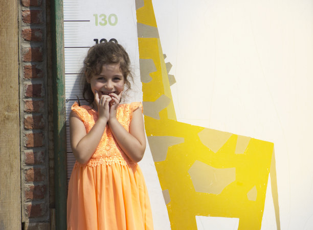 越来越多的孩子图片下载