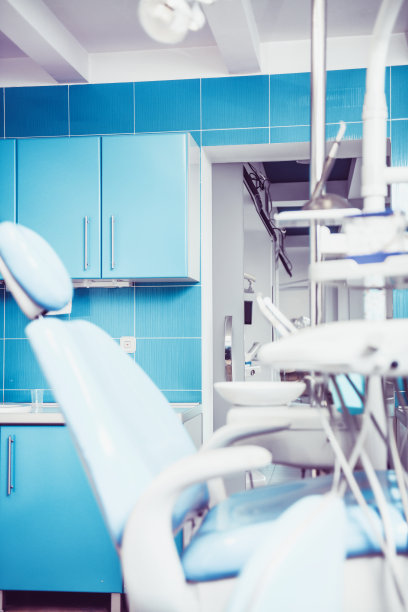 完美的卫生和现代化的设备牙科诊所图片下载