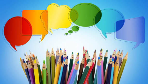连接并分享社交网络。演讲泡沫。彩色铅笔，人们微笑的笑脸。对话和沟通的一群人。人群说话。不同的人和不同的文化素材图片