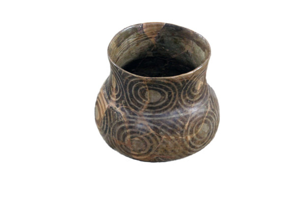 来自库库尼文明(现在的罗马尼亚)的史前船只被孤立在白色背景上图片下载