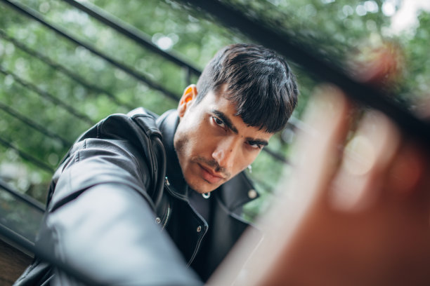 严重的大男子主义的男人图片下载