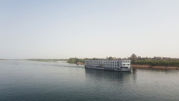 尼罗河上的游轮图片下载