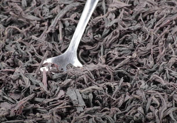 黑色t恤和茶匙图片下载