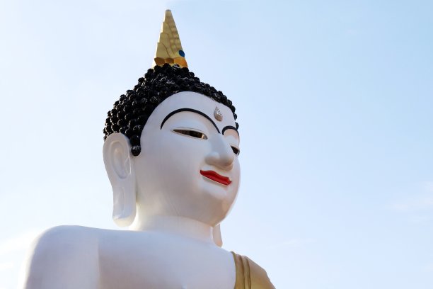 白色佛像，在泰国寺庙的白色佛像图片下载