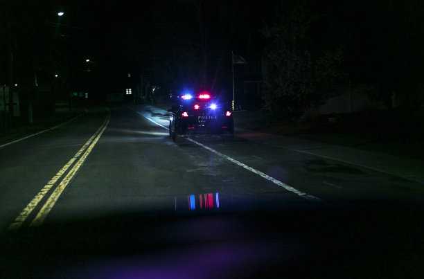 乡村夜路警车交通停止图片下载