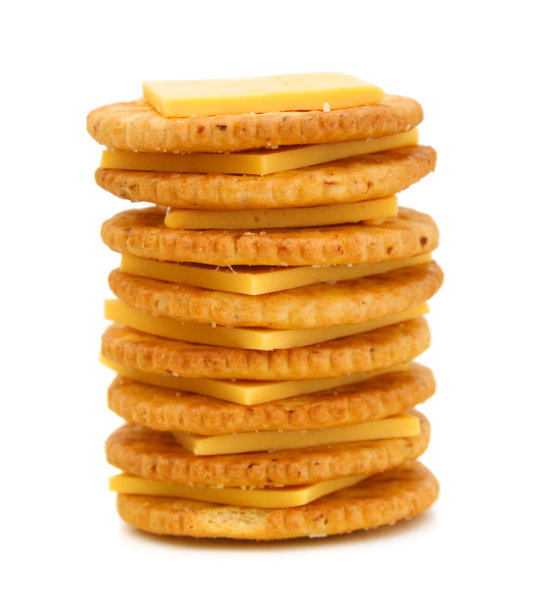 白色背景上有奶酪的饼干图片下载