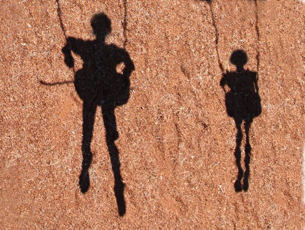 秋千上的影子图片下载