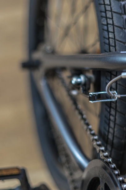 黑色金属小轮车图片下载