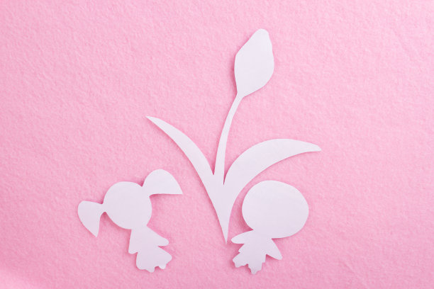 卡通浪漫，男孩和女孩送花图片下载