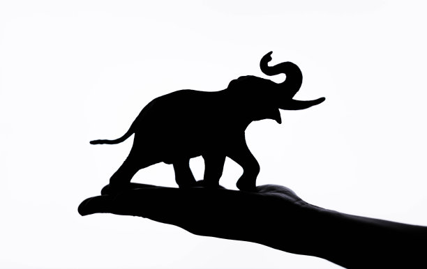 抱大象的剪影手势图片下载