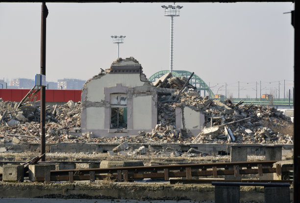 毁了火车站图片下载