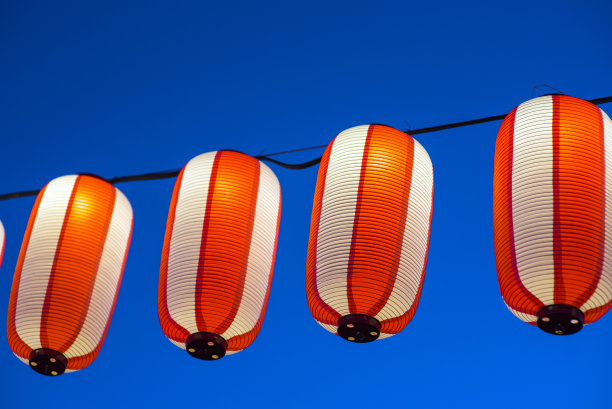 纸灯笼在中国、日本和韩国已经存在了几个世纪，它们通常是由轻材料制成图片下载