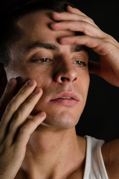 肖像。年轻的家伙。图片下载