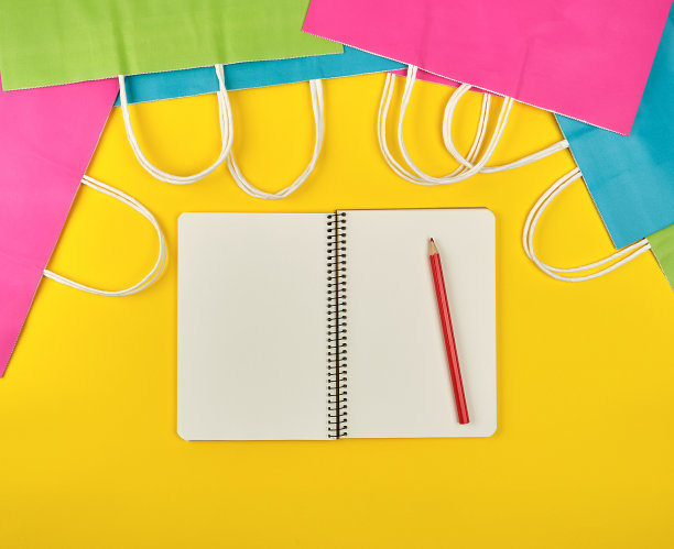 打开空白白纸的笔记本图片下载