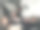 年轻的亚洲人在沙发上使用笔记本电脑。图片下载