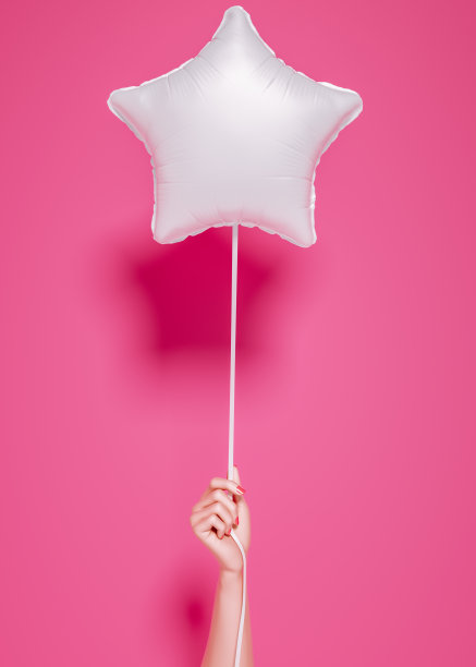 充气的星白气球，手牵着手图片下载