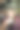 美丽的白人女人微笑着，手里拿着一杯白色的咖啡图片下载