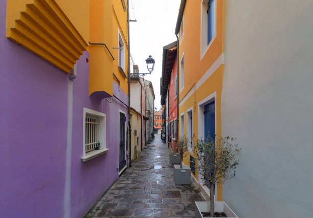 卡奥勒市中心的一条狭窄街道，照片图片下载