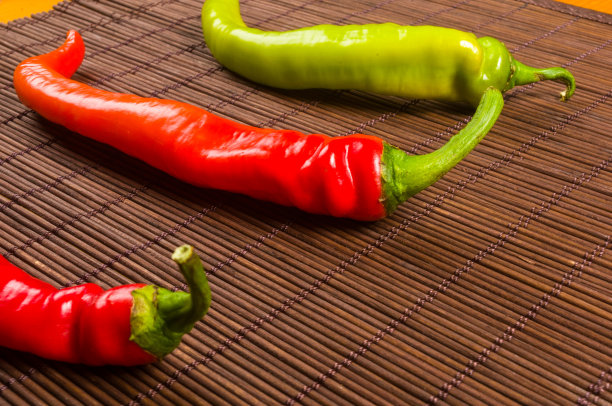 一种由最新鲜最辣的辣椒混合而成的彩色辣椒图片下载