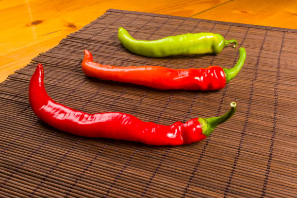 一种由最新鲜最辣的辣椒混合而成的彩色辣椒图片下载