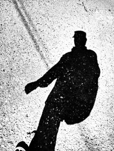 孤独的旅行者的影子图片下载