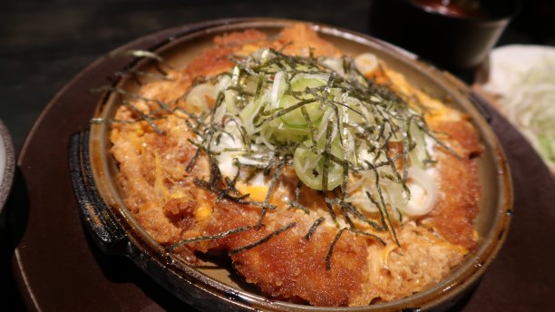 猪排饭:炸猪排饭碗图片下载